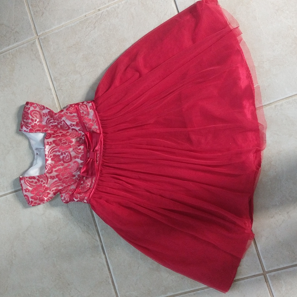 Girls size 6 red tulle special occasion dress